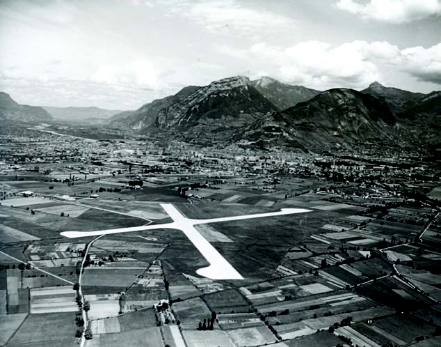 Aérodrome Grenoble-Mermoz à la fin des années 1950 (c) Collection Marcel Collot